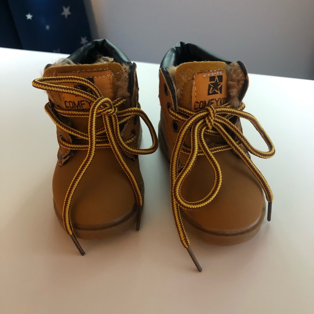 HOST PICK NWOT Toddler boots